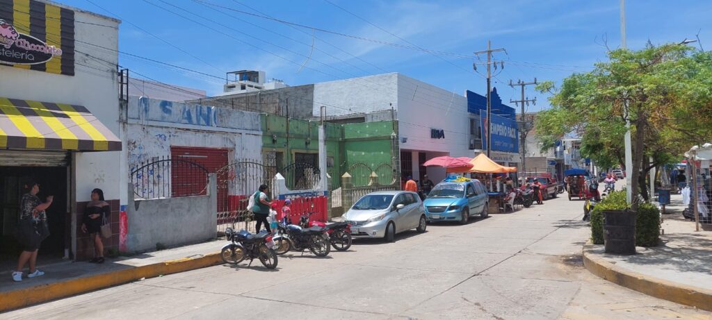 Locales Comerciales en Venta o Renta enfrente del Parque Central, Paraíso, Tabasco Locales Comerciales en Venta o Renta enfrente del Parque Central, Paraíso, Tabasco