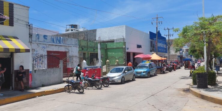 Locales Comerciales en Venta o Renta enfrente del Parque Central, Paraíso, Tabasco