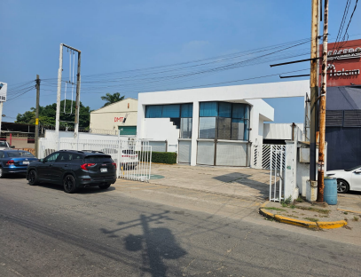 Edificio Comercial y de Oficinas en Renta en el Periférico de Villahermosa, Tabasco
