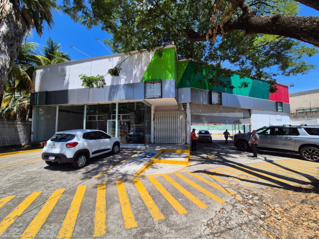 LOCAL COMERCIAL CON AMPLIO ESTACIONAMIENTO EN RENTA, ZONA TABASCO 2000, VILLAHERMOSA, TAB. LOCAL COMERCIAL CON AMPLIO ESTACIONAMIENTO EN RENTA, ZONA TABASCO 2000, VILLAHERMOSA, TAB.