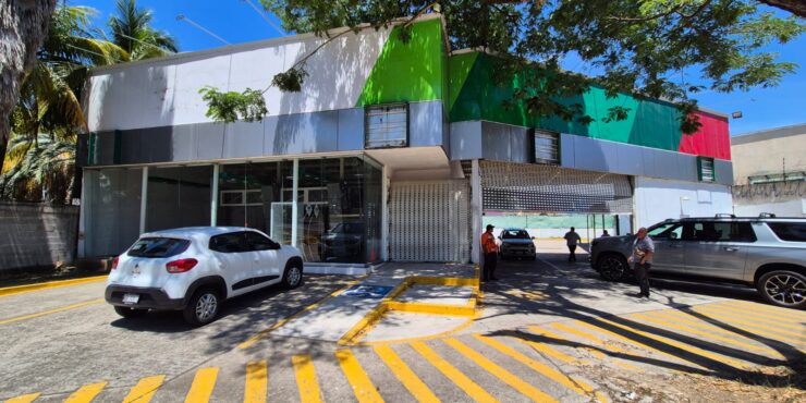 LOCAL COMERCIAL CON AMPLIO ESTACIONAMIENTO EN RENTA, ZONA TABASCO 2000, VILLAHERMOSA, TAB.